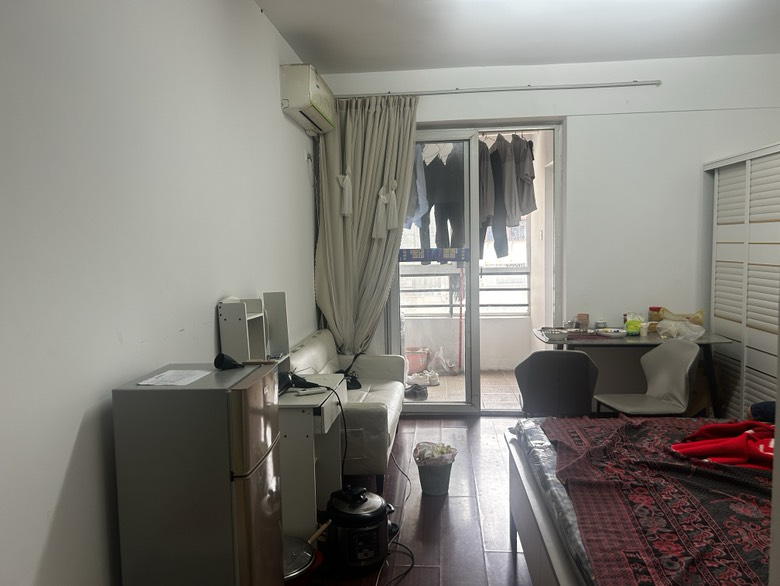 邮轮城地铁口，正规一房一厅。